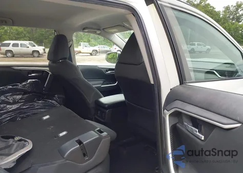 2021 Toyota Rav4 Xle z USA, uszkodzony, nr VIN 2T3P1RFV1MW185910